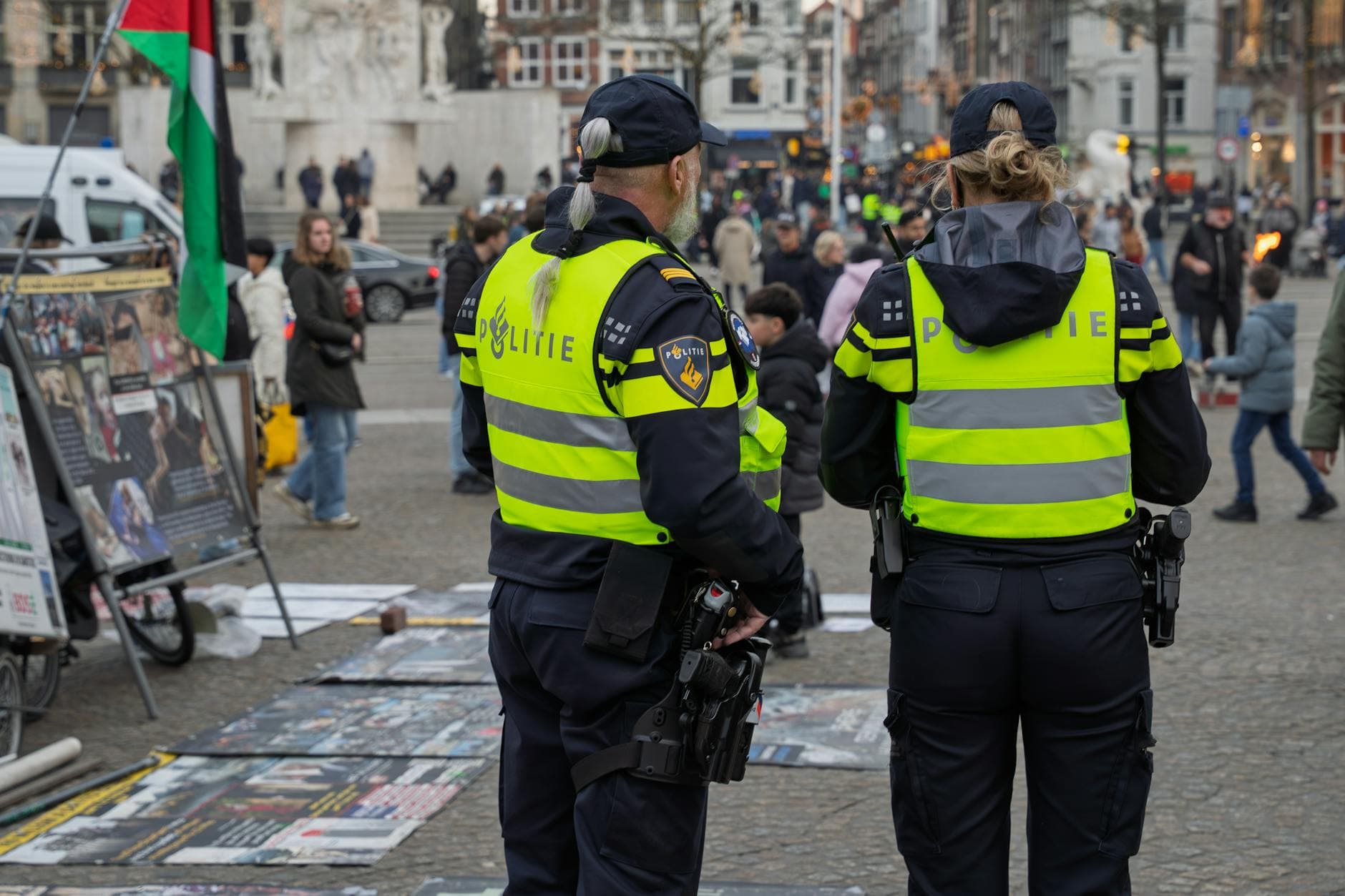30 Laws That Will Get You Arrested Abroad โ And Tourists Break Them Every Day