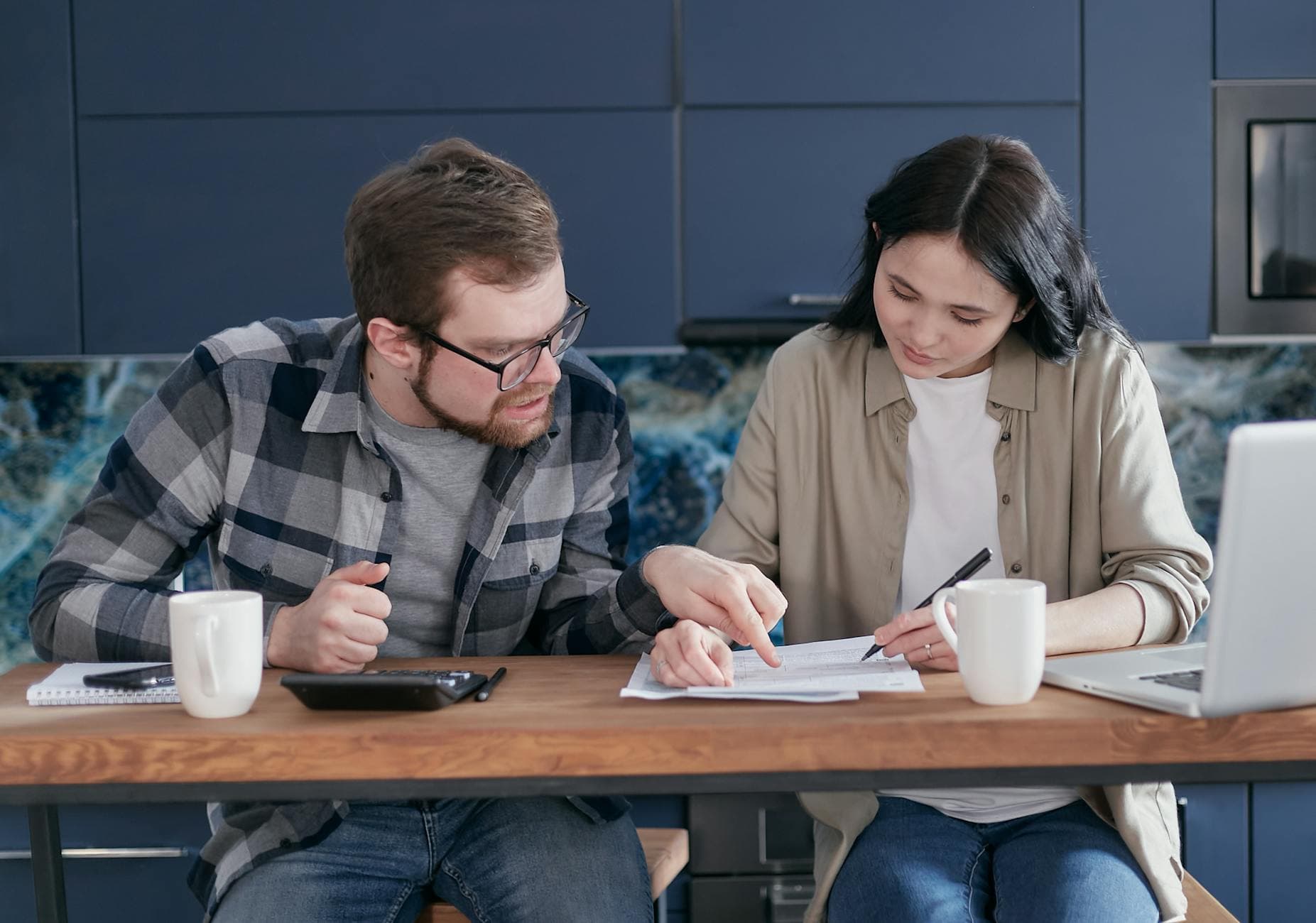 The Expat Couple's Money Guide: Joint Finances, Split Currencies and the Bank Account Nobody Tells You About