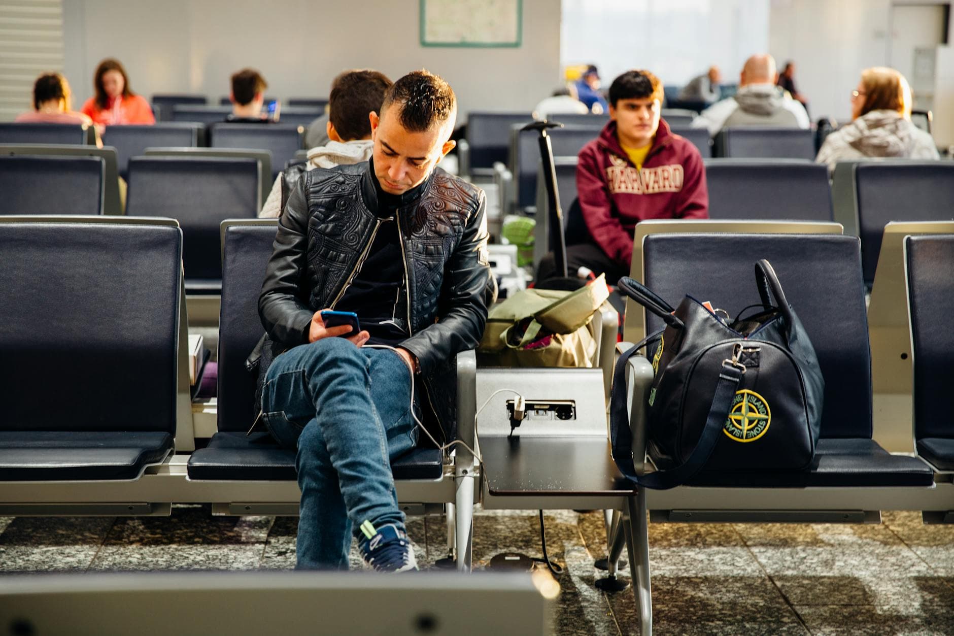 The Expat's Guide to Staying Connected: Best eSIMs, VPNs and Phone Plans in 40 Countries