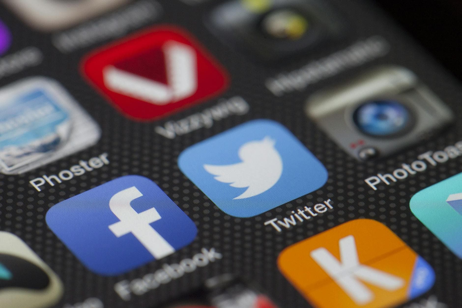 US Will Now Screen Your Social Media for Visa Approval โ Here's What Gets You Denied