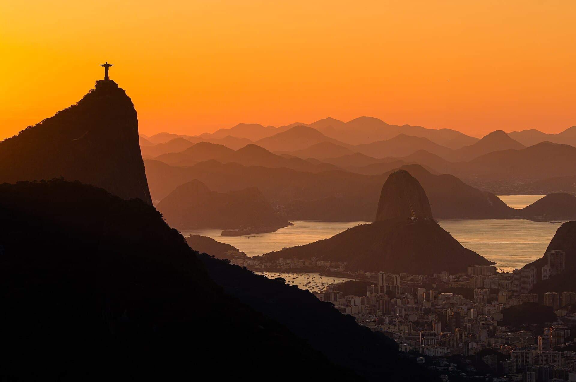 Boca da Baía de Guanabara e orlas artificiais - Parque do Flamengo, Fortes Históricos de Niterói, Monumento Natural do Pão de Açúcar, orla marítima de Copacabana - Rio de Janeiro - 20240623064031