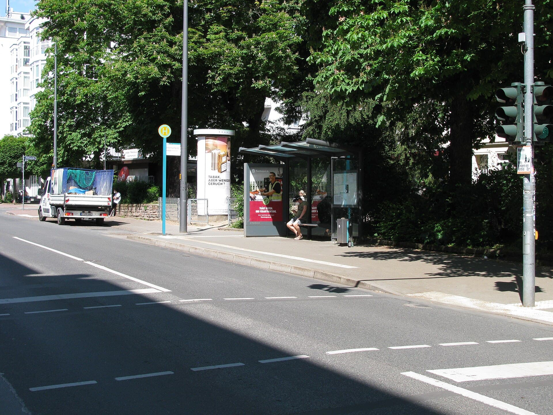 Bushaltestelle Adlerflychtplatz, 4, Nordend, Frankfurt am Main