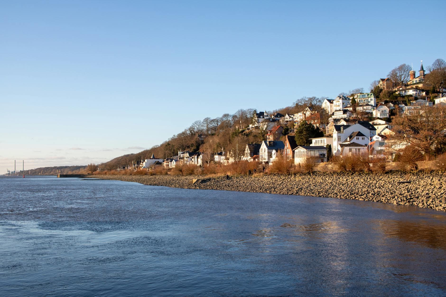 Panoramic view of the Elbe River along the houses in Blankenese, Hamburg during winter.