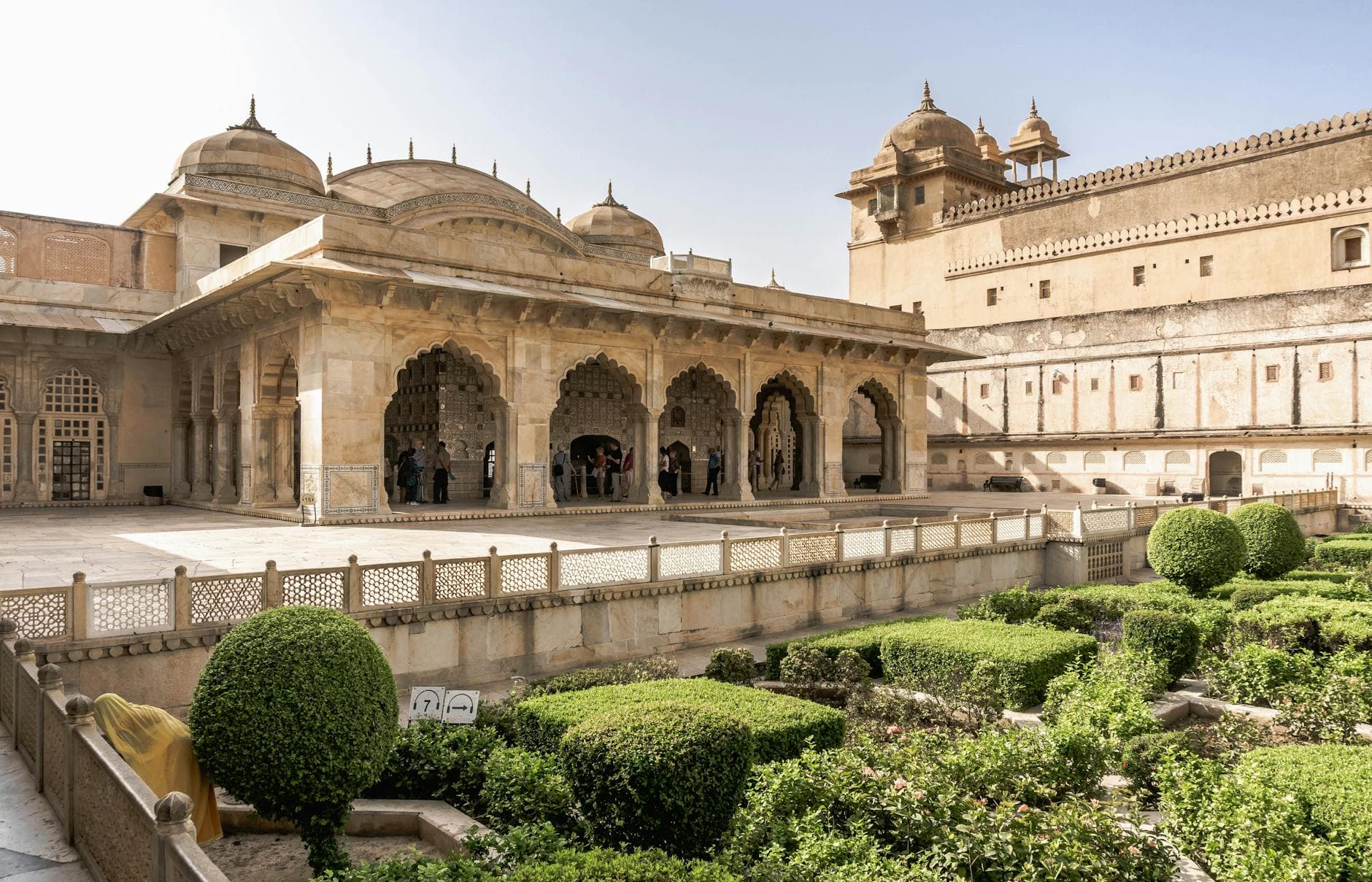 Discover the intricate design and rich history of Amber Fort, a UNESCO site in Jaipur, India.