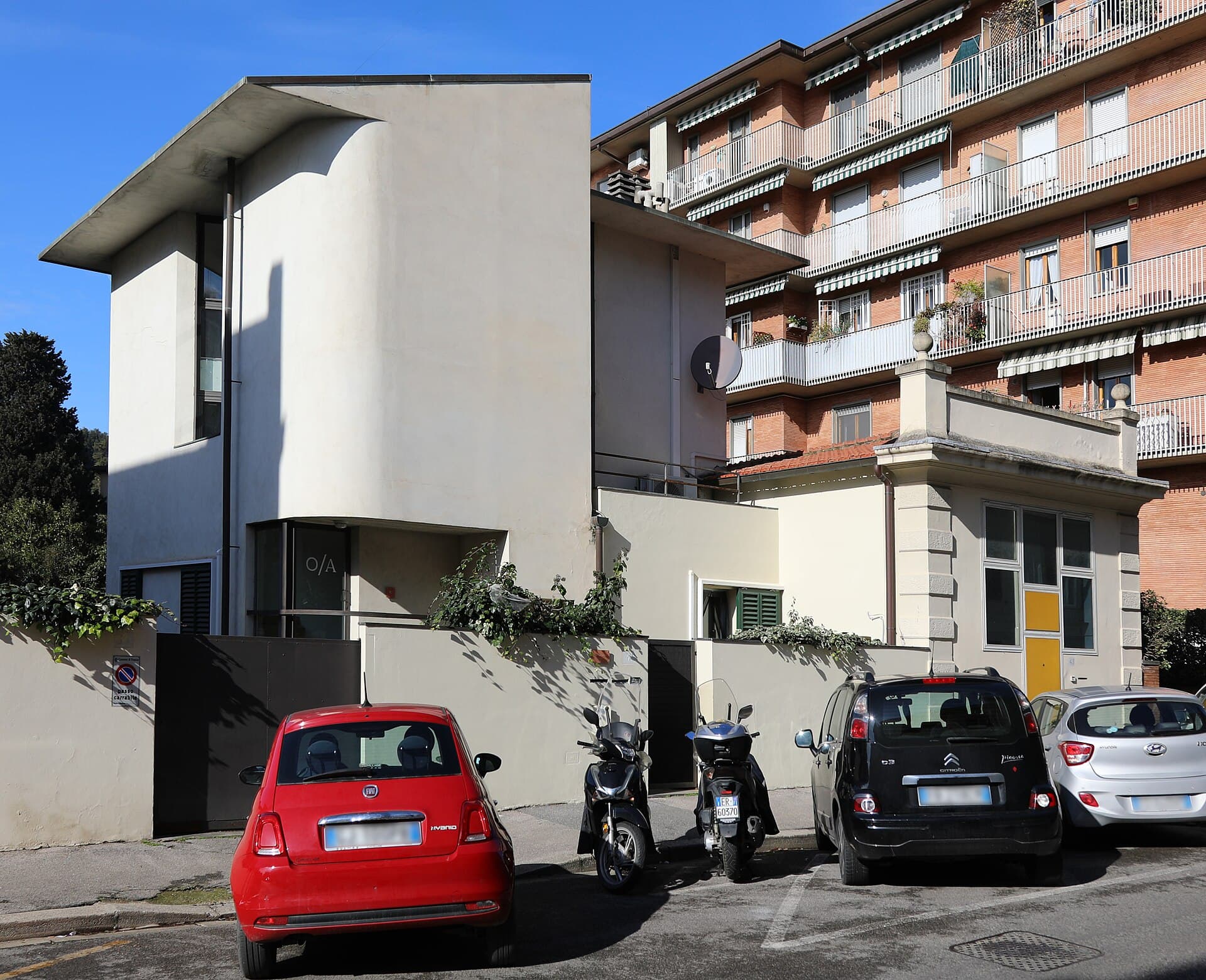 Via cairoli 41-43, casa brutalista