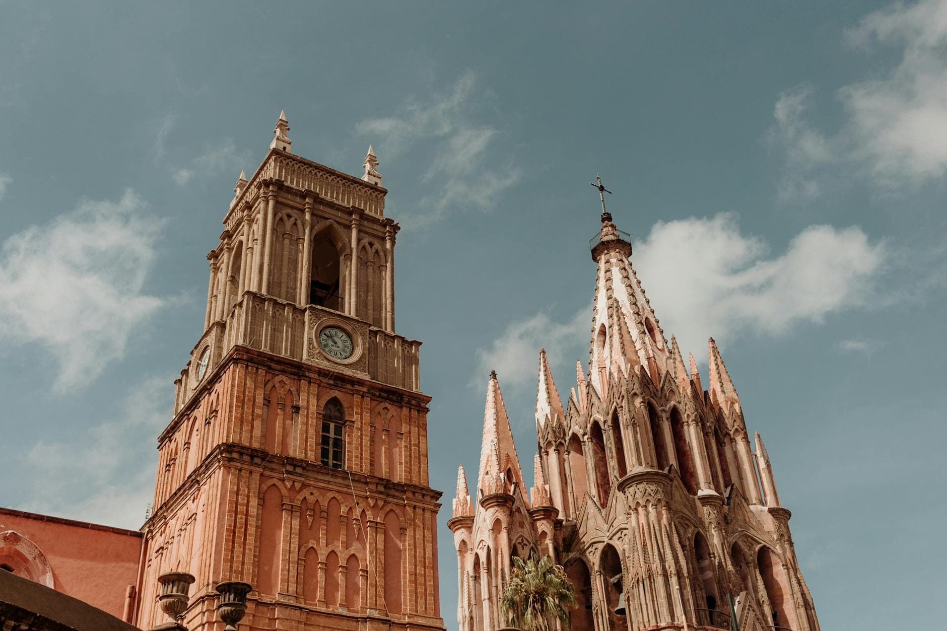 The stunning Parroquia de San Miguel Arcángel in San Miguel de Allende stands tall against a clear blue sky.